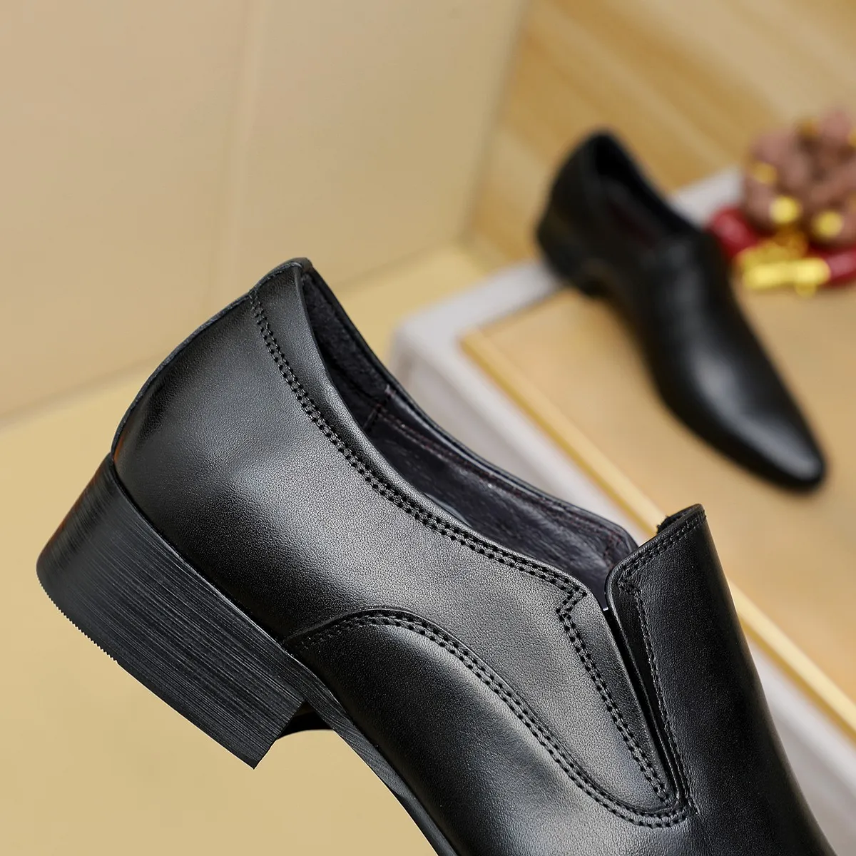 Men's shoes 💰540 💰 Louis Vuitton LV ® Autumn and Winter 🆕 models 🔛Full shoe counter First layer cowhide, 🐂Leather lined casual shoes for men, super soft outsole, essential for driving. Counter synchronization Original first layer cowhide Completely 1:1 mold customization 🌹Top version, 3 colors available! Number: 38-45 (37.46. Customized)